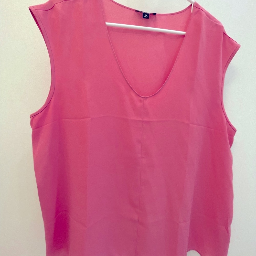 J.Crew Merchantile Women’s Pink Short Sleeve V-Neck Blouse. Size 16. NWOT.
